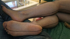 Lizanie jej stóp w nylonkach to czysta rozkosz