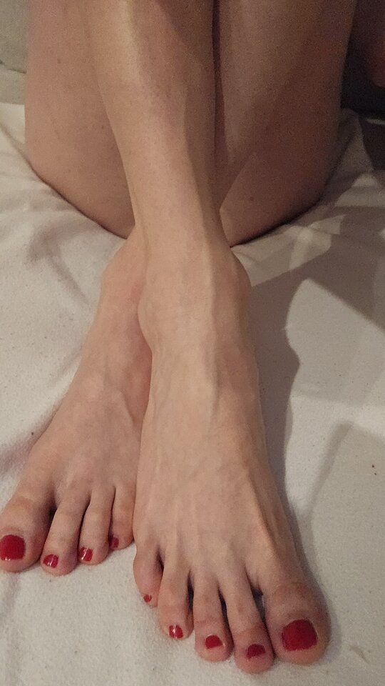 1000020202.jpg - sissyFeett