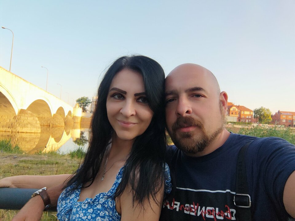 IMG-642d7c2b865f3efc883123f735ea8070-V.jpg - Starscouples