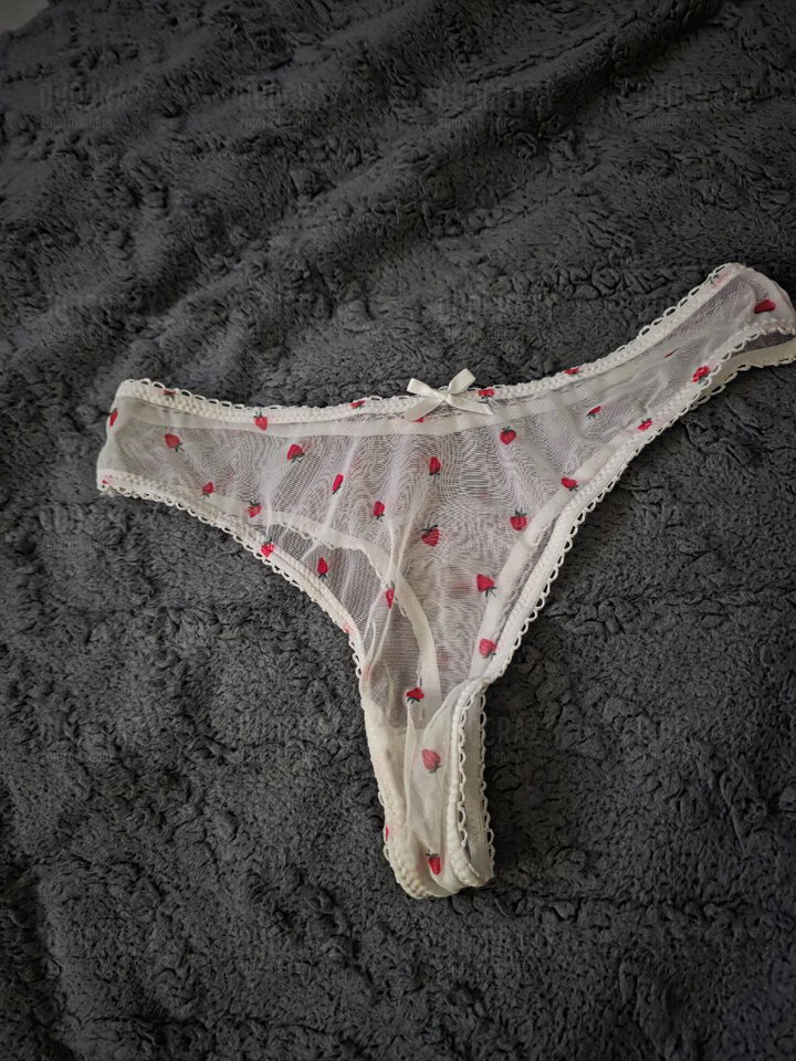 Słodki Sekret, Przejrzysta Obietnica: Moje Stringi w Truskawki. - DuoCrazy