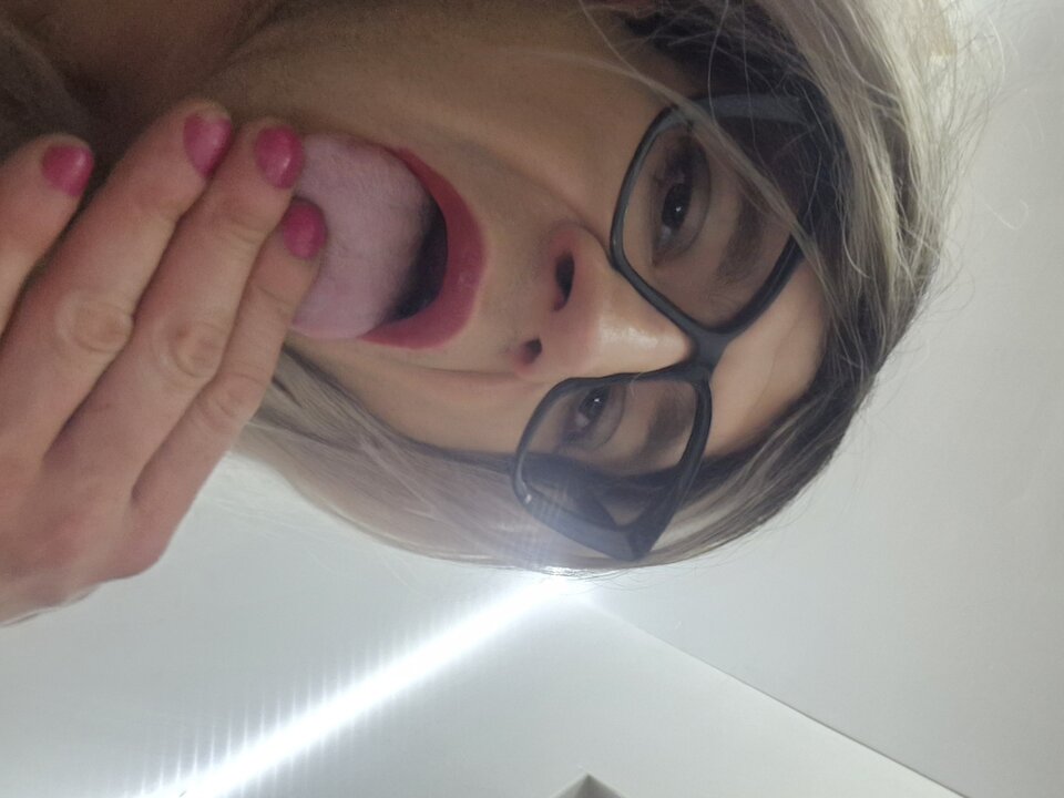 20251122_055948.jpg - SexWorkerkaTS