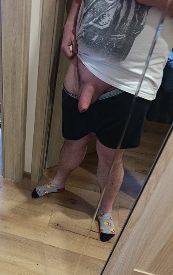 Czeka na zabawę, Która koleżanka się skusi ? :) - BigDickRomam