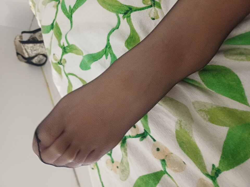 1096.jpg - FeetPara30