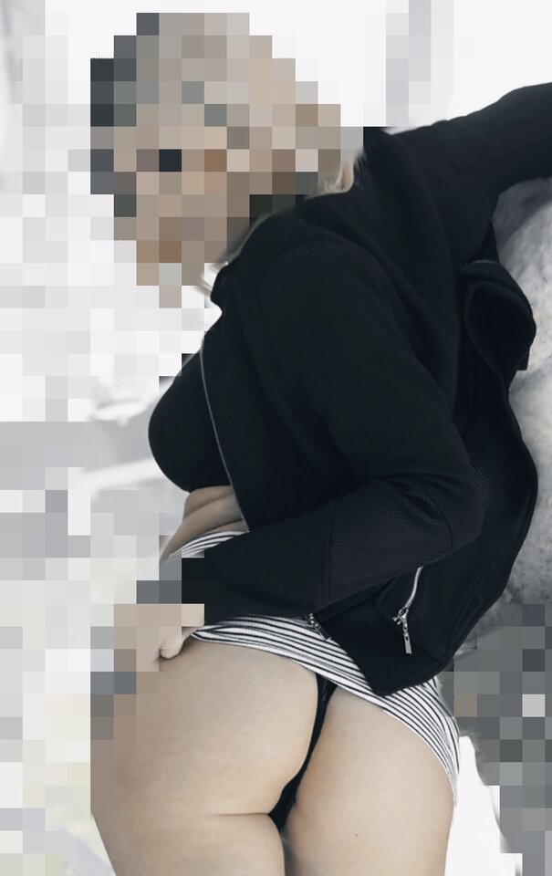3040016404.jpg - hornyGirl1996