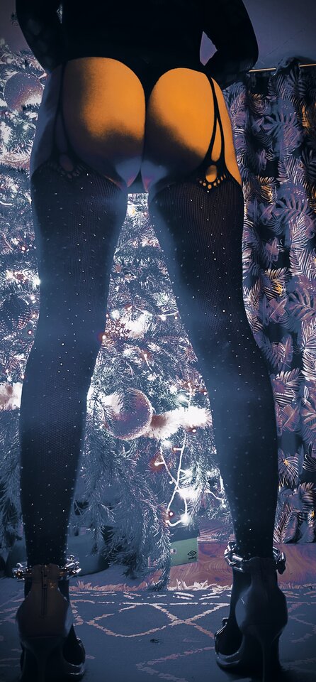 4452.jpg - SOMETHINGUNHOLLY