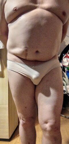 1s. 05.01.2026 g.16.41 SissyBoy, suczka, cwelik, kurewka, w kremowych majteczkach damskich. k1.jpg