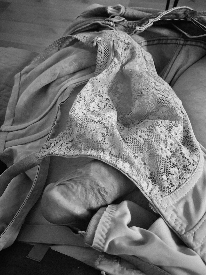 W oczekiwaniu na przyjaciółkę:) cieplutko pod jej staniczkiem - Michal39bydg