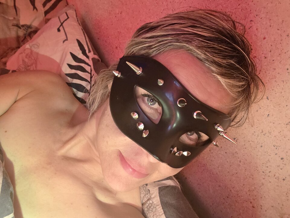 20251004_204316.jpg - Kink_Wink