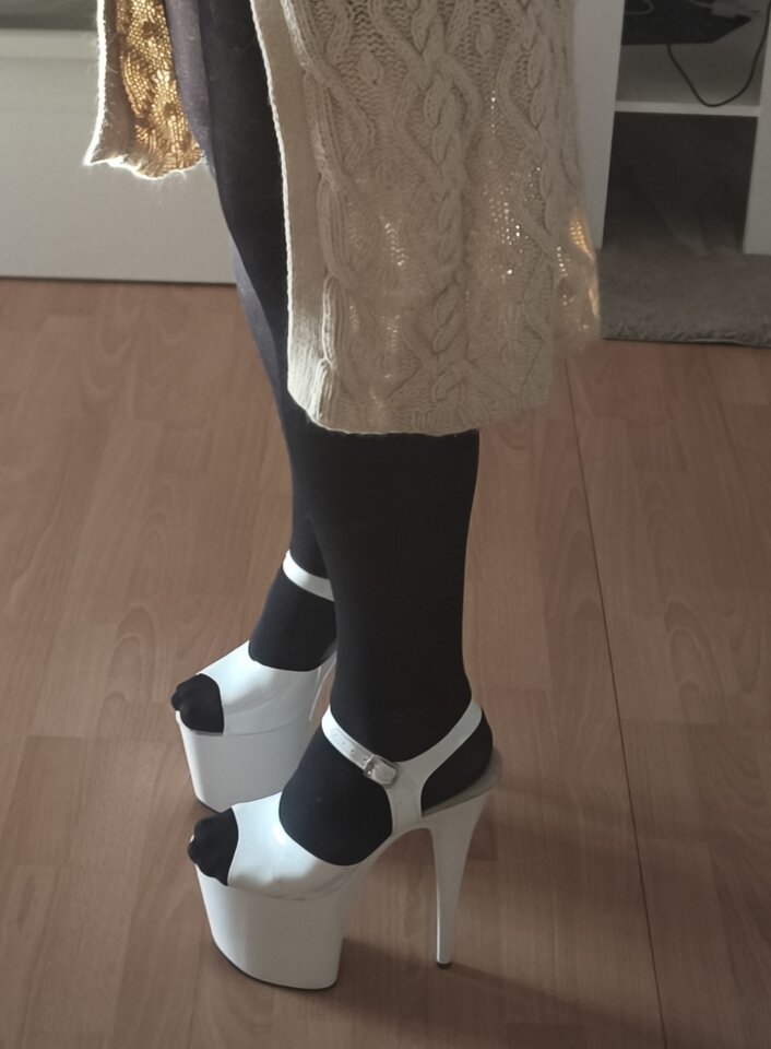 1000000754.jpg - Platformheelz