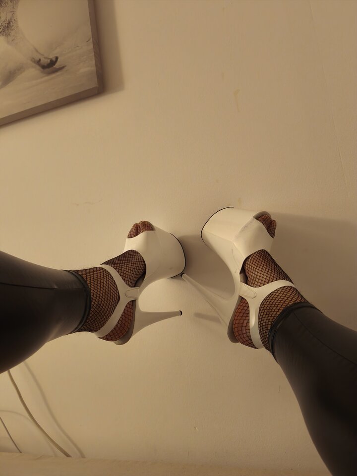 1769169725952.jpg - Platformheelz