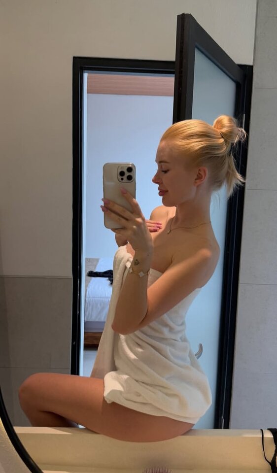 Mirror baby - AdriannaTheBeauty