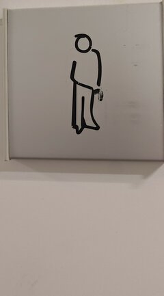 Oznaczenie toalety w jednym z budynków