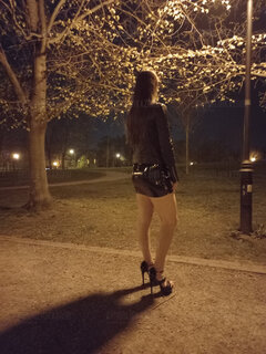 Sexowna "spacerowiczka"