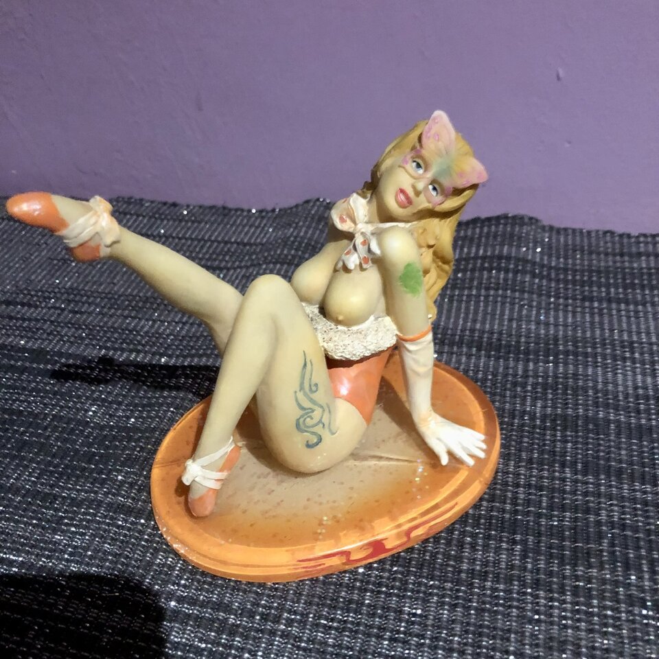 figurine of a dancer - Weeds84