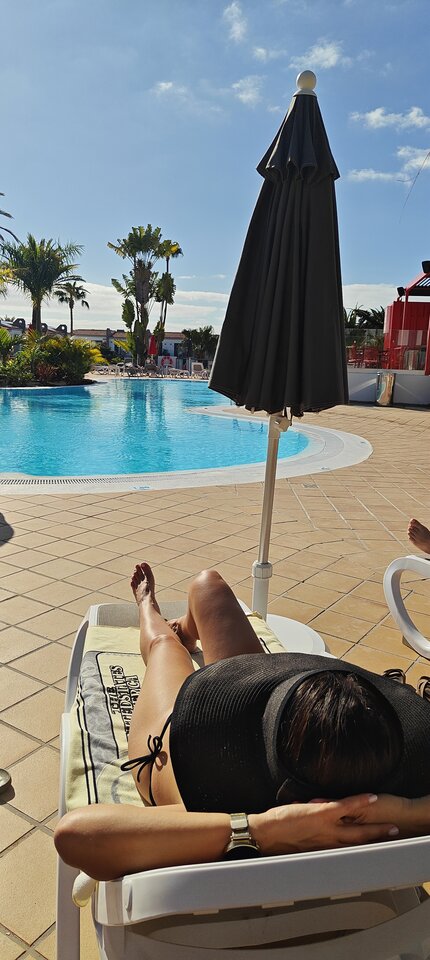 1000030869.jpg - MrMrsGatsby